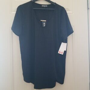 Retroluxe plus size top with keyhole front NWT